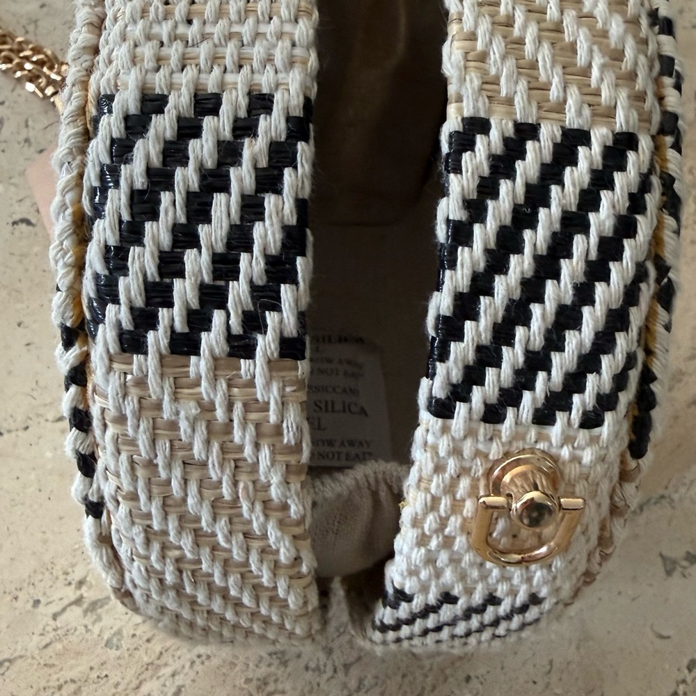 Round Woven Crossbody Bag - Picture 7 of 10
